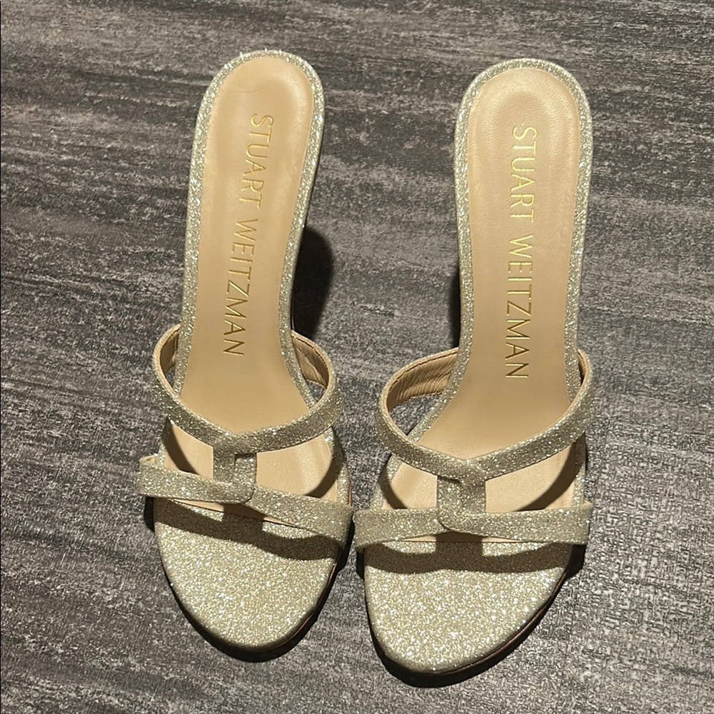 BNWT Stuart Weitzman Gold Mules Elegant Slip-On Design